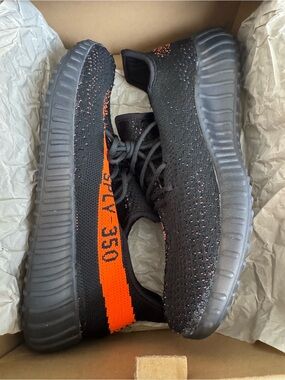 Men’s adidas Yeezy Boost 350 V2 'Carbon Beluga'